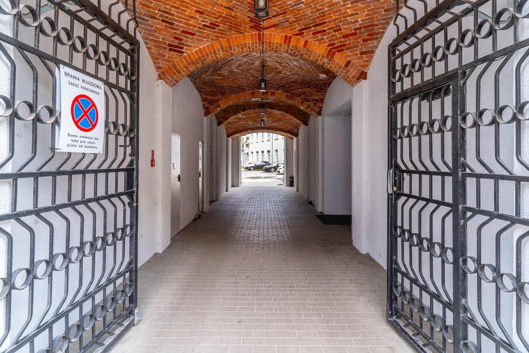 Apartament Z Osobna Sypialnia W Pieknej Kamienicy W Centrum Wroclaw Luaran gambar